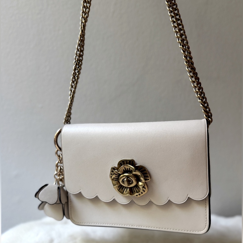 Bowery Crossbody Tea Rose Turnlock Chalk With Essential  Charm Wedding purse